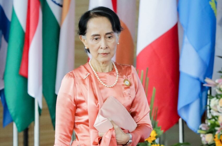  La junta de Myanmar traslada de prisión a arresto domiciliario a Aung San Suu Kyi