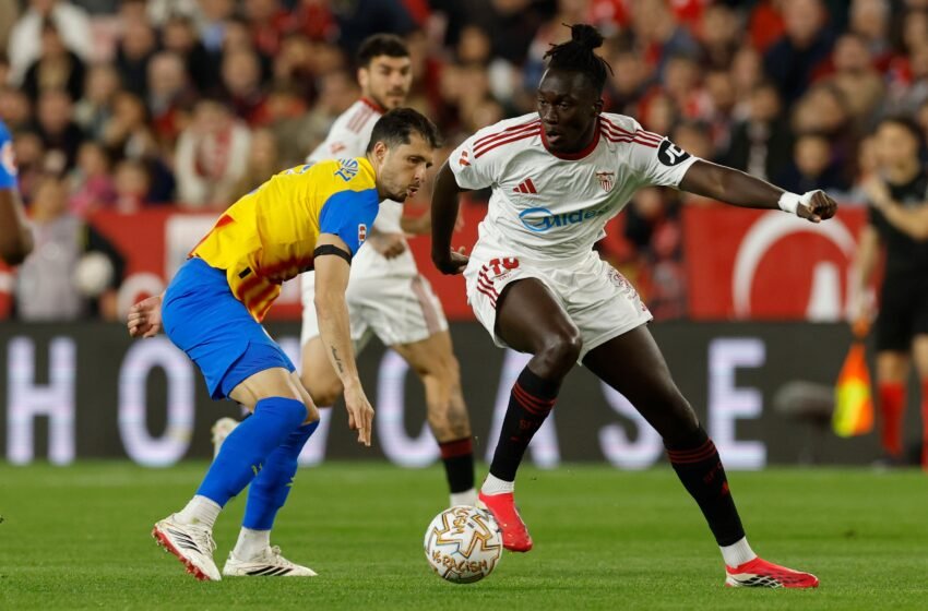  El Valencia deja al Sevilla al borde del abismo