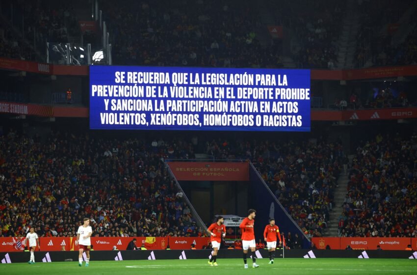  La FIFA abre un expediente a la RFEF por los cánticos racistas en Cornellà