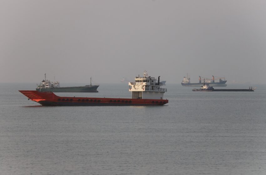  Los marineros atrapados empiezan a abandonar Ormuz bajo el paraguas de la ONU
