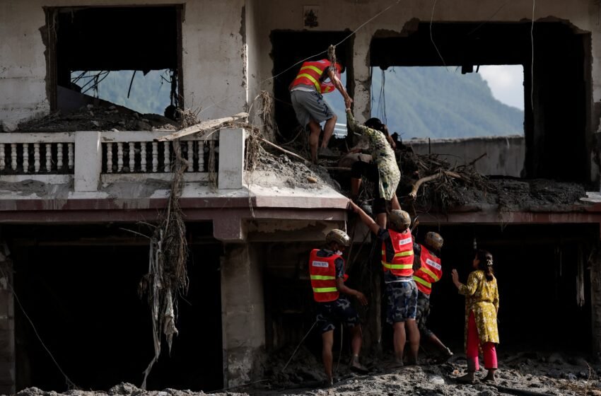  El riesgo de una segunda riada amenaza Nepal y Tíbet tras una catástrofe que deja ya al menos 494 muertos