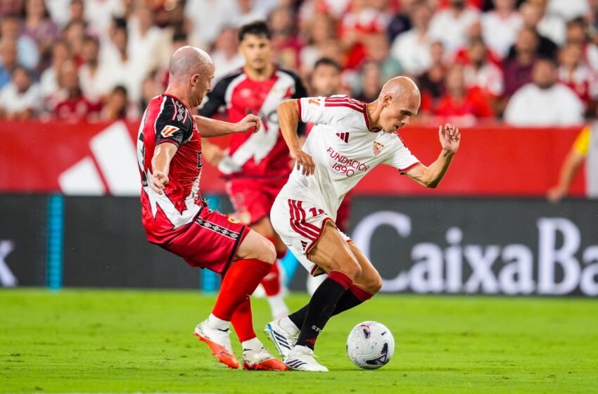  El Sevilla remonta de penalti ante un Rayo muy flojo