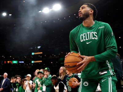  Jayson Tatum vuelve a jugar tras casi un año lesionado