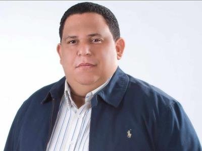  Alcalde de Azua confunde a Abinader con Leonel Fernández en acto