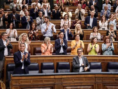  Congreso Diputados español insta a Sánchez dimitir: casos corrupción