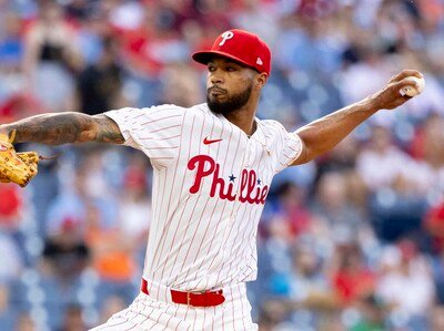  MLB: Cristopher Sánchez, rompe récord de entradas sin carreras