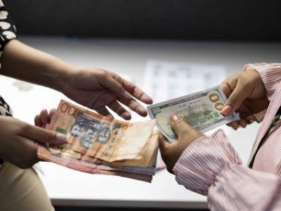  El peso se aprecia casi un 8 % entre enero y agosto de este año