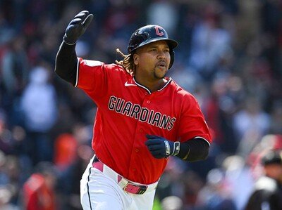  José Ramírez da otro paso rumbo a marcas de los Guardianes