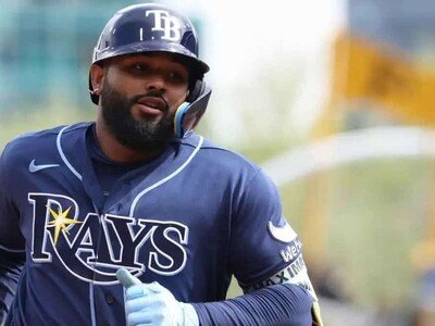  Junior Caminero abandona partido tras golpearse la cara con un foul