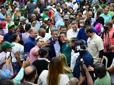  Leonel Fernández en Azua San Juan y Elías Piña
