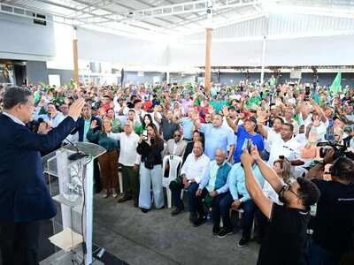  Leonel juramenta dirigentes del PRM y PLD en la Fuerza del Pueblo