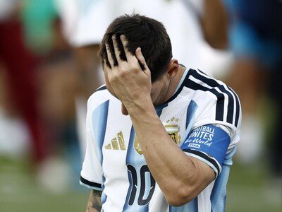  Messi llega a Argentina para despedir a su padre Jorge