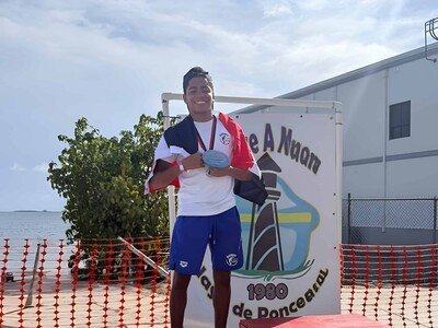  Miguel Eduardo Duvergé conquista Plata en el Cruce a Nado de Ponce