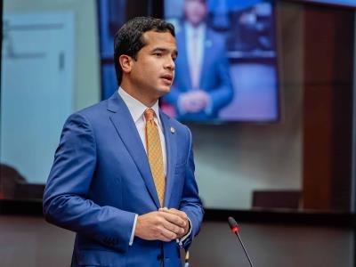  Omar Fernández cuestiona gobierno celebre nuevos empleos