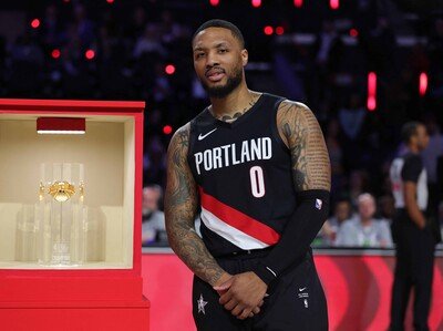  NBA: Lillard gana su tercer concurso de triples de NBA pese a lesión