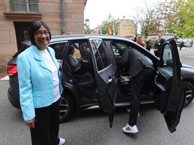  Pillay dedica su Nobel de la Paz a los supervivientes de crímenes