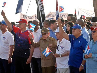  Cuba "defiende la patria" el 1 de mayo y realiza desfile