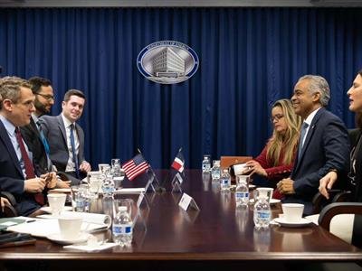  RD presenta a EE. UU. avances y cronograma sobre las tierras raras