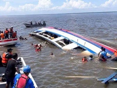  Rescate de 69 personas tras naufragio del MV Barima