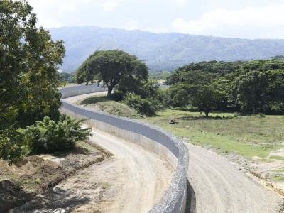  Gobierno anuncia que inaugurará 38 kilómetros de verja fronteriza